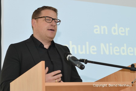 Max Eberl spricht in der Realschule Niederkrüchten Realschule-2015-Eberl
