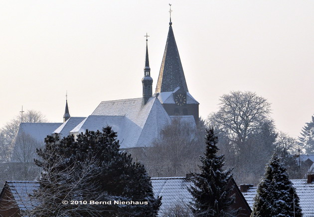 FotoDerWoche-10-06-Kirche im Schnee