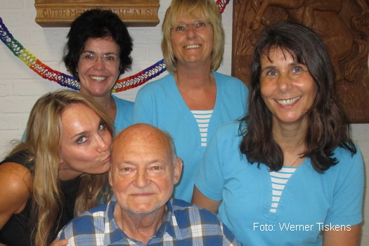 Dr. Pohl mit seinem Team Pohl-Edy mit Team