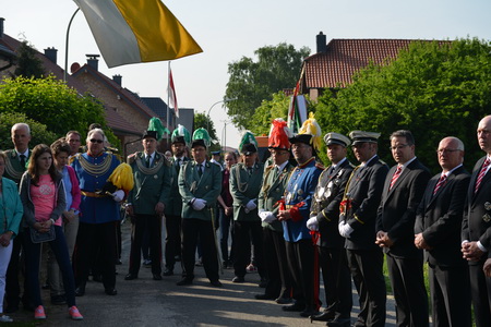 Dam-14-21-Gebet an der Kapelle