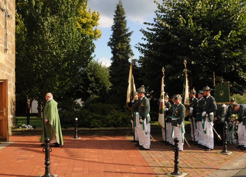 Rhade-2009-Schützenfest-01-EinzugKirche